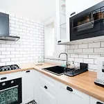 Dabrowskiego Modern By Bookinghost *