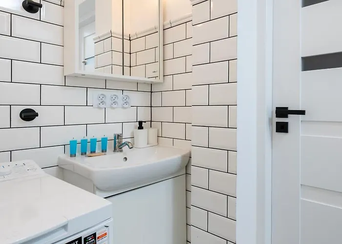 Dabrowskiego Modern By Bookinghost وودج